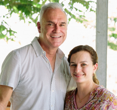 portrait of Richard Sager ’74 and Liz Seth ’98